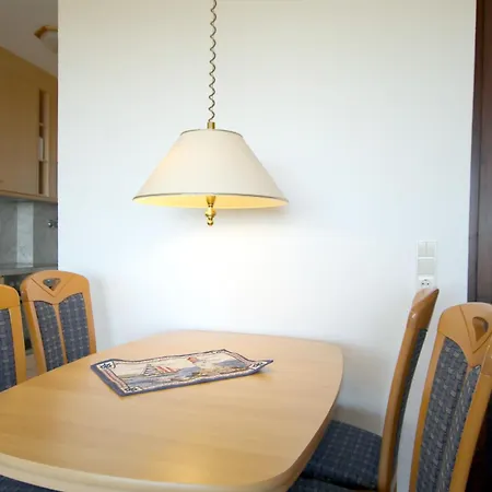 Gmelinstrasse 5 B, Whg C2, By De Wyk アパート